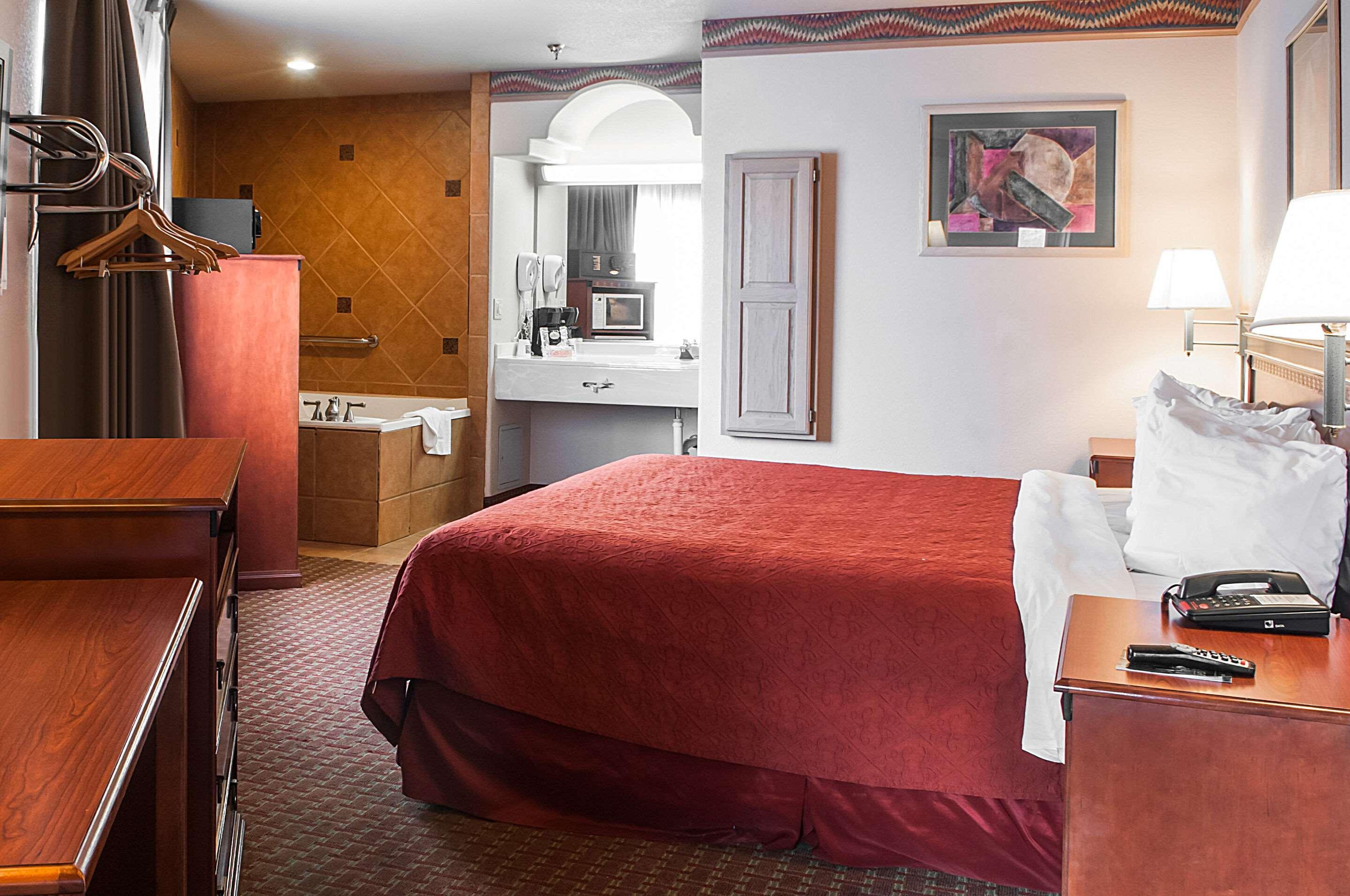 Quality Inn & Suites Las Cruces - University Area Екстер'єр фото