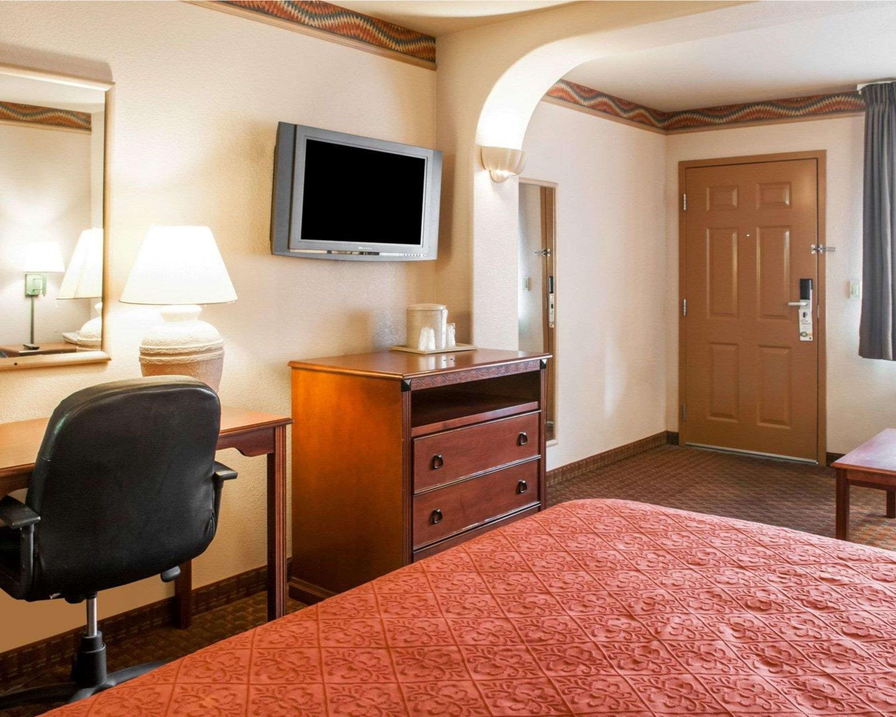 Quality Inn & Suites Las Cruces - University Area Екстер'єр фото