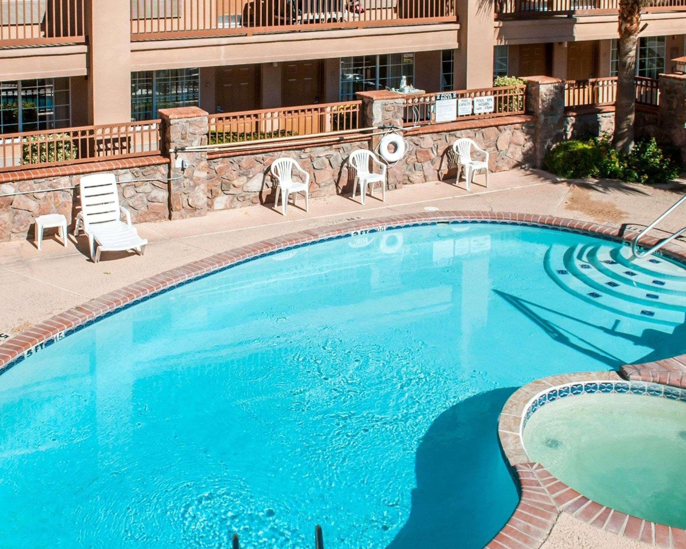 Quality Inn & Suites Las Cruces - University Area Екстер'єр фото