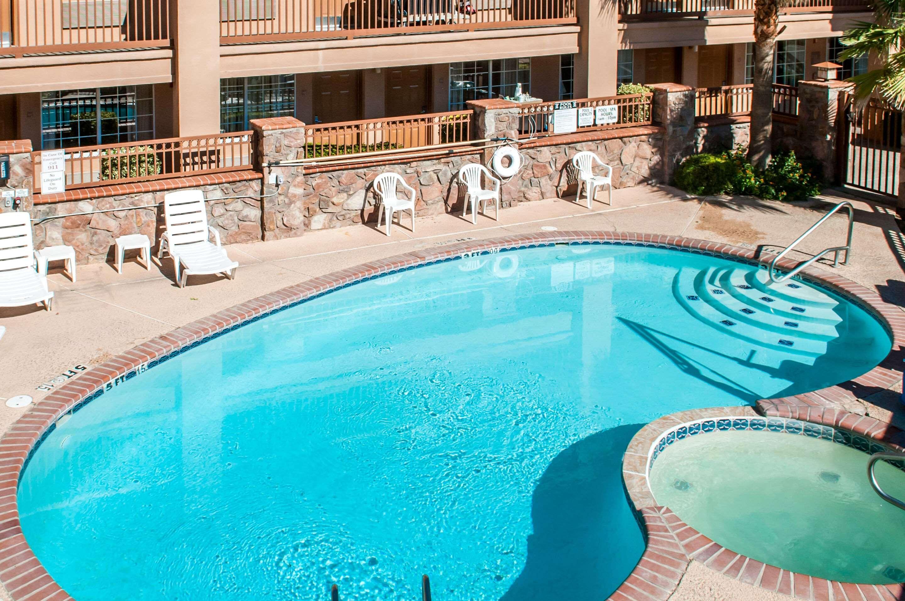 Quality Inn & Suites Las Cruces - University Area Екстер'єр фото